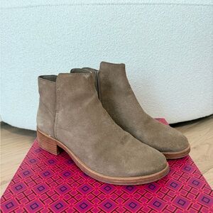Tory Burch Riley Ankle Boots - Tan - Size 8.5